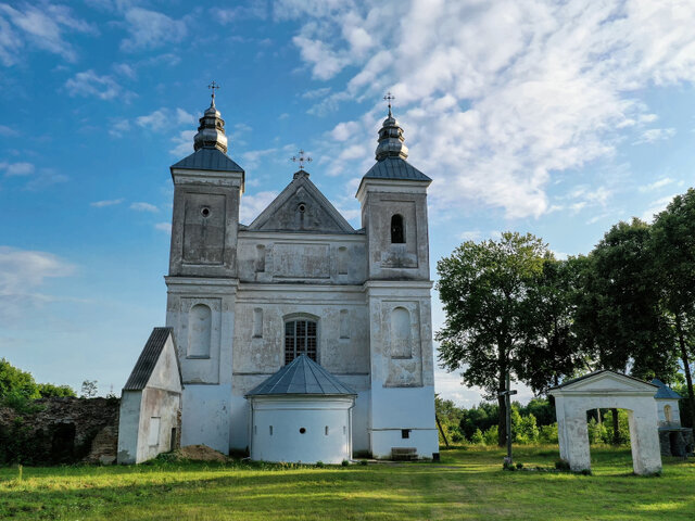 Троицкий костел и монастырь кармелитов в Засвири photo 0