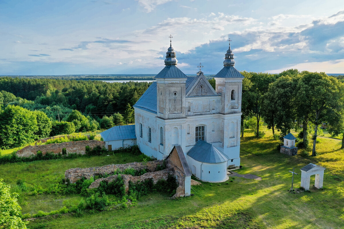 Троицкий костел и монастырь кармелитов в Засвири